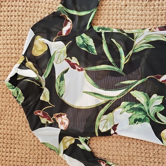 Stunning Sheer Tropical Print White House Black Market top, Never worn! NWOT - Picture 8 of 9